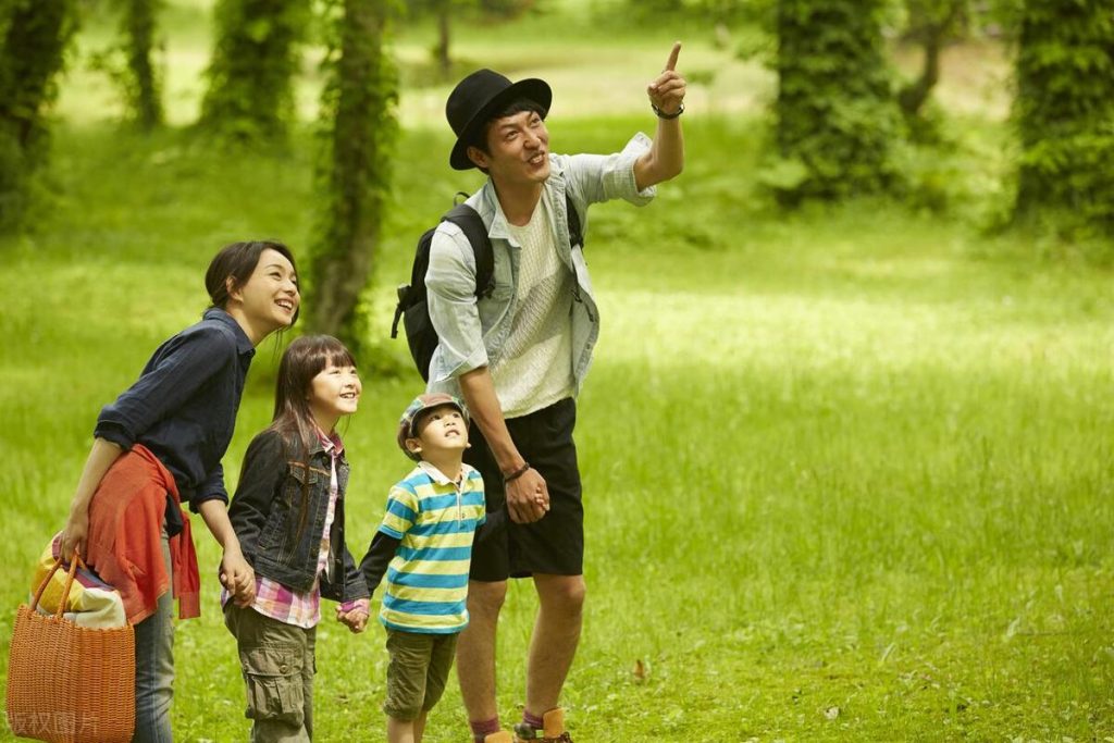 孩子人来疯，该如何适当引导